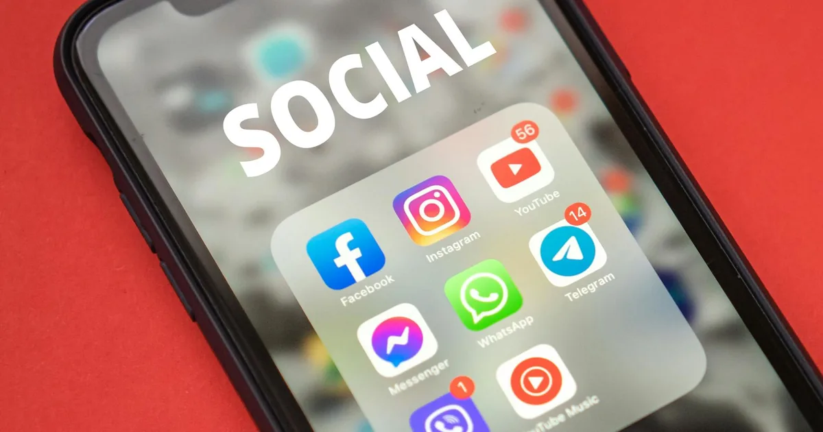 AI pro správu sociálních sítí: Kompletní průvodce 2026